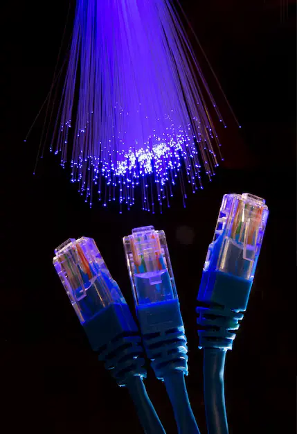 Cabos de rede e fibra ótica